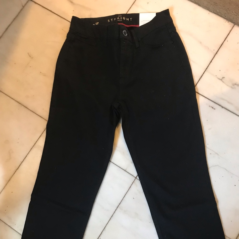 White House Black Market NEW W/tagsBlack high rise straight crop size 4P Jeans